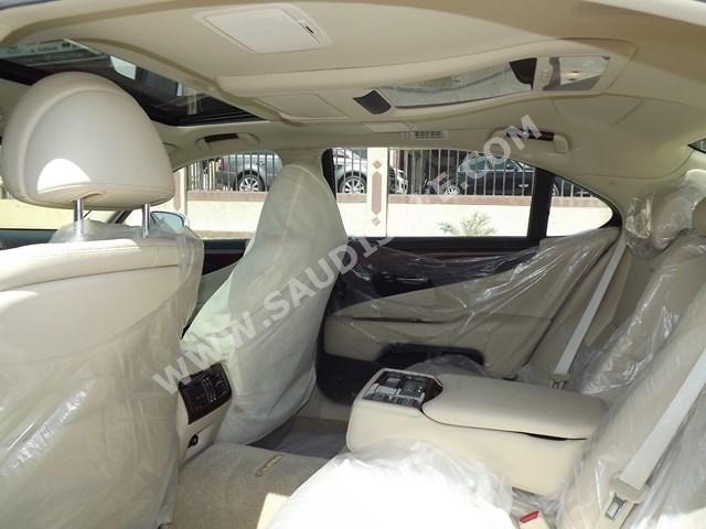 2010 لكزس إل إس 600
