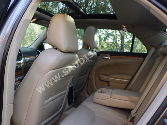 2013 كرايسلر 300 سي