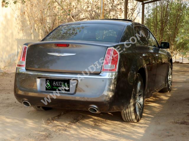 2013 كرايسلر 300 سي