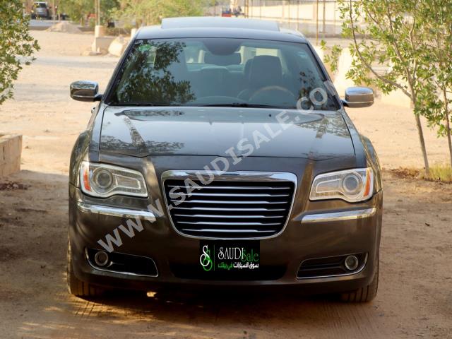 2013 كرايسلر 300 سي