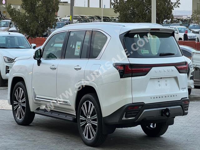 2023 لكزس إل إكس 600