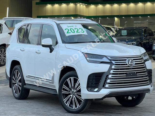 2023 لكزس إل إكس 600