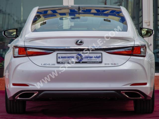 2023 لكزس إي إس 350