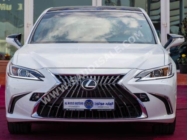 2023 لكزس إي إس 350