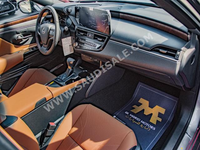 2023 لكزس إي إس 350