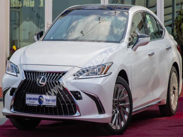 2023 لكزس إي إس 350