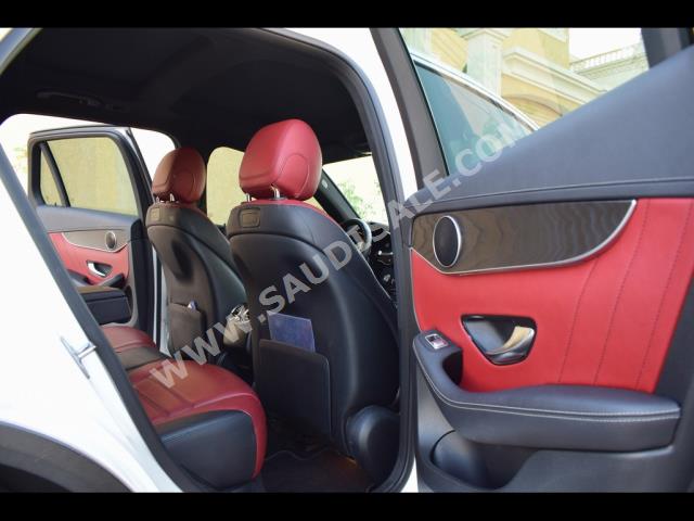 2020 مرسيدس - بنز جي إل سي 300