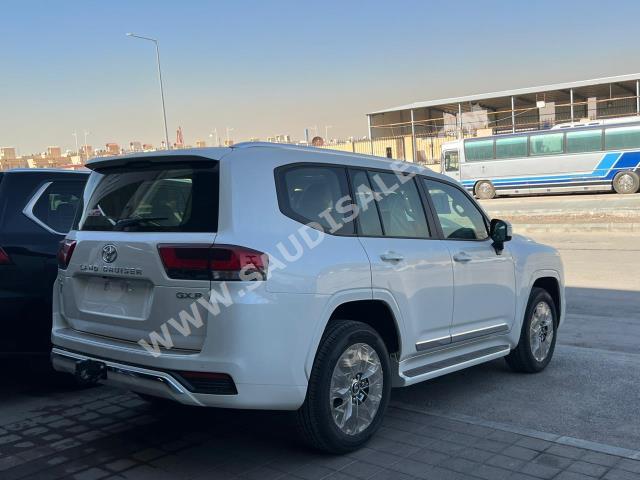 2024 تويوتا لاند كروزر جي اكس ار4