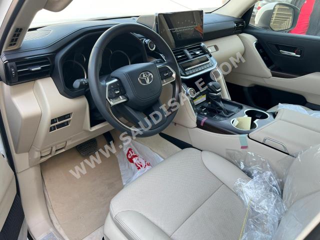 2024 تويوتا لاند كروزر جي اكس ار4