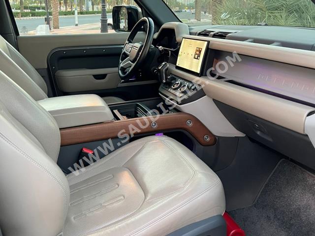 2022 لاند روفر ديفيندر اتش اس اي