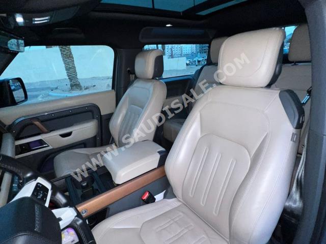 2022 لاند روفر ديفيندر اتش اس اي