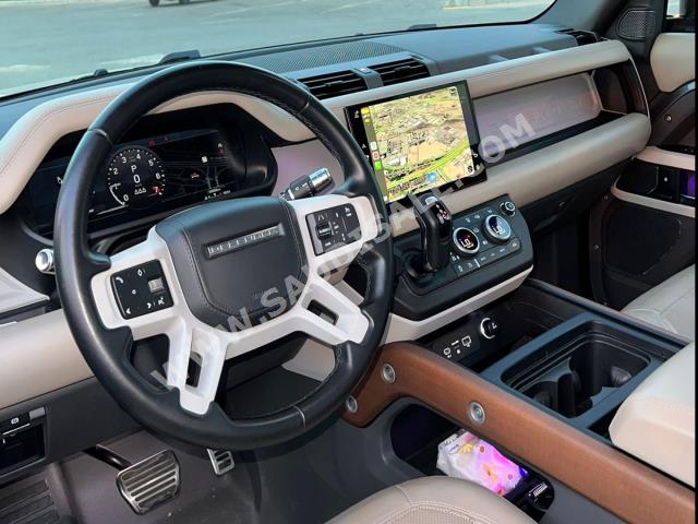 2022 لاند روفر ديفيندر اتش اس اي