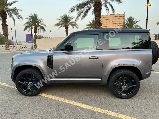 2022 لاند روفر ديفيندر اتش اس اي