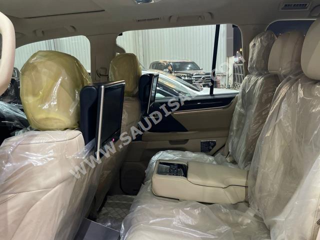 2016 لكزس إل إكس 570 اس