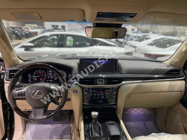 2016 لكزس إل إكس 570 اس