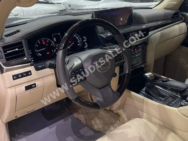 2016 لكزس إل إكس 570 اس