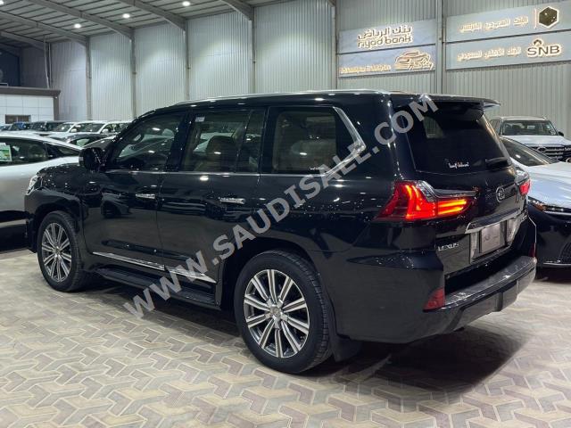 2016 لكزس إل إكس 570 اس