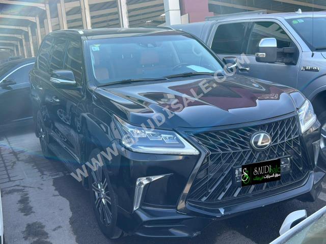 2017 لكزس إل إكس 570