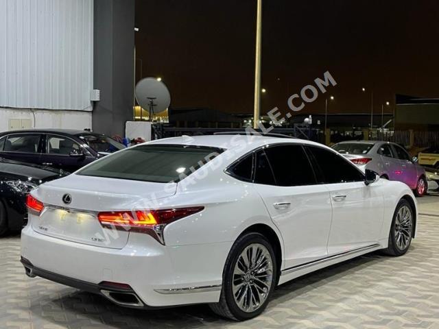 2020 لكزس إل إس 350