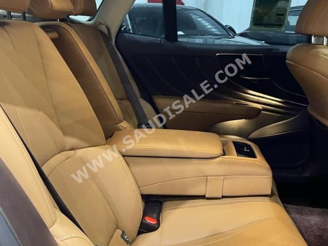 2020 لكزس إل إس 350