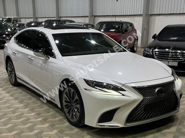 2020 لكزس إل إس 350