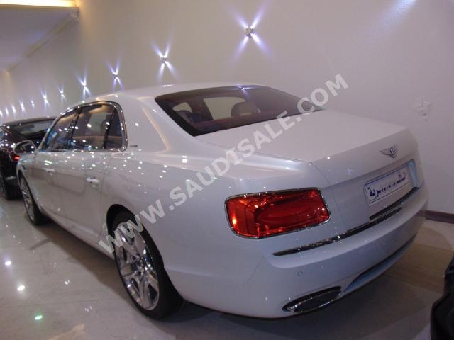 2015 بنتلي كونتيننتل فلاينج سبير مولينر