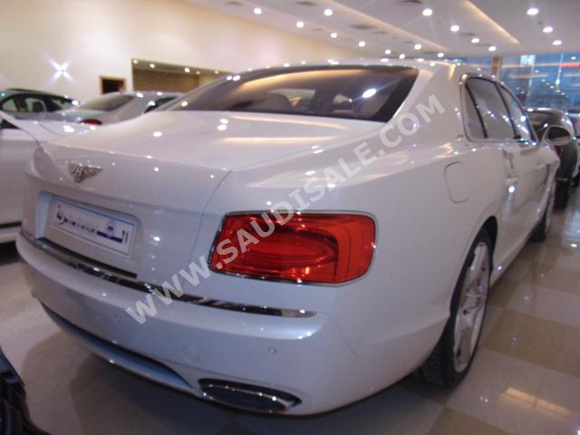 2015 بنتلي كونتيننتل فلاينج سبير مولينر