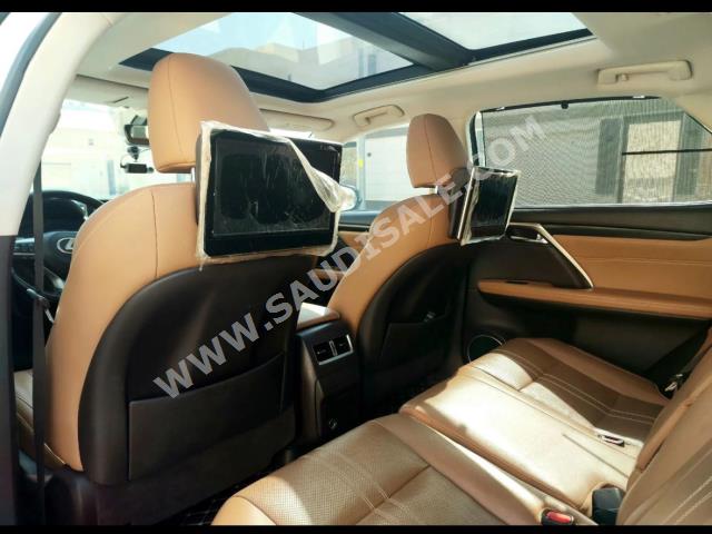 2017 لكزس أر إكس 350