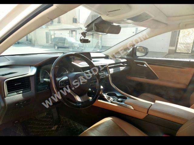 2017 لكزس أر إكس 350