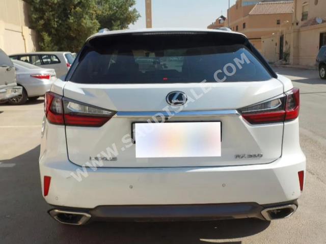 2017 لكزس أر إكس 350