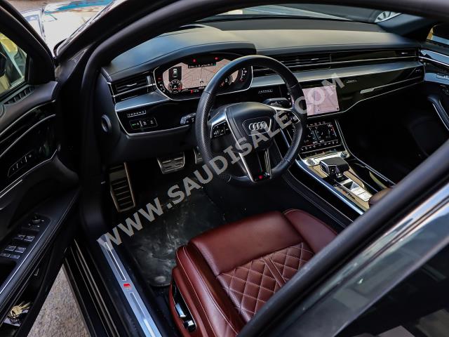 2022 اودي اي 8 ال اس لاين