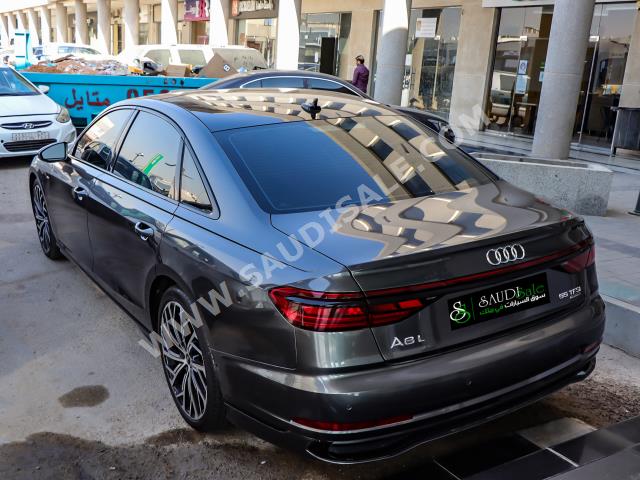 2022 اودي اي 8 ال اس لاين