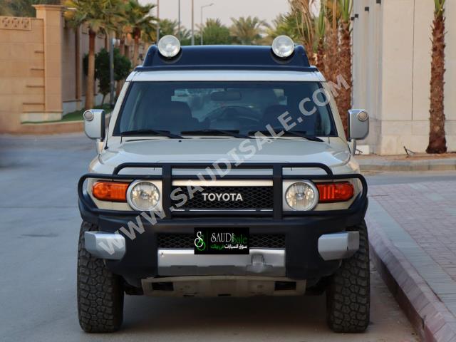 2008 تويوتا اف جي كروزر 1