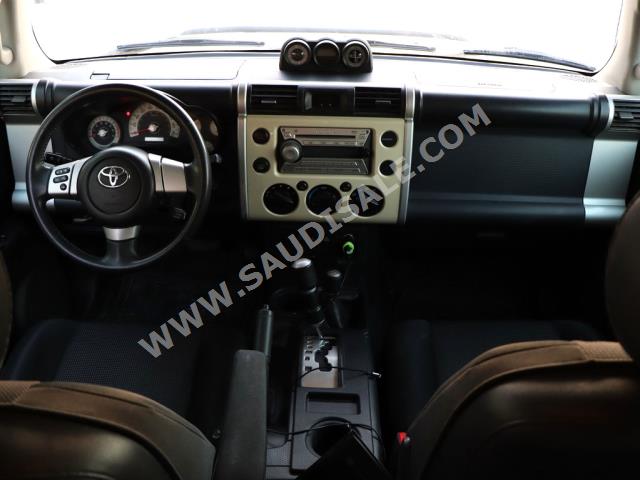 2008 تويوتا اف جي كروزر 1