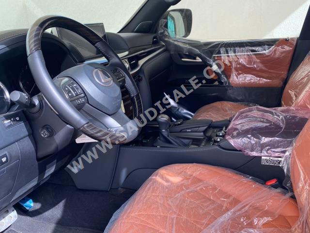 2020 لكزس إل إكس 570 بلاك اديشن