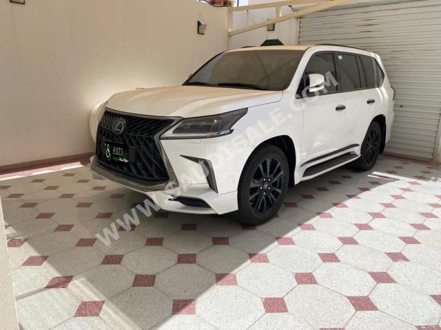 2020 لكزس إل إكس 570 بلاك اديشن