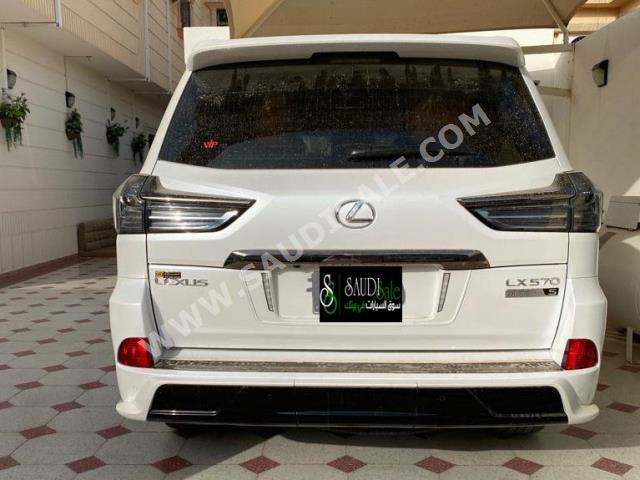 2020 لكزس إل إكس 570 بلاك اديشن