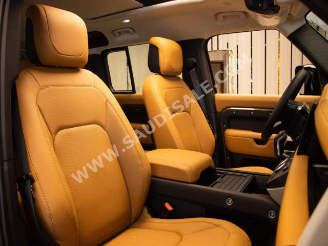 2023 لاند روفر ديفيندر اتش اس اي