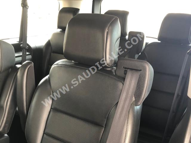 2018 بيجو ترافلر