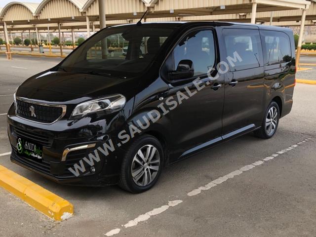 2018 بيجو ترافلر