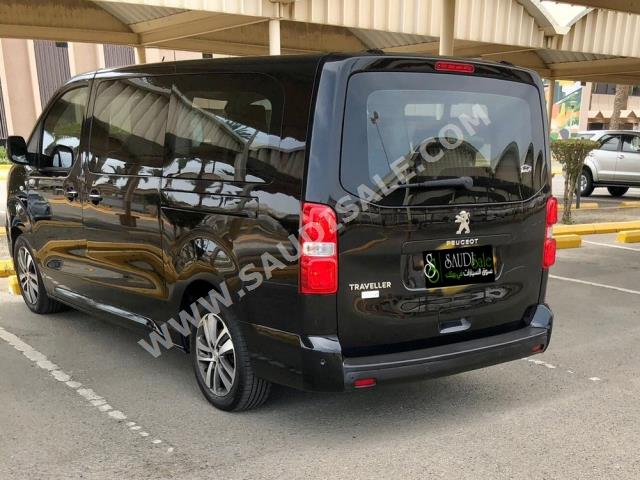 2018 بيجو ترافلر