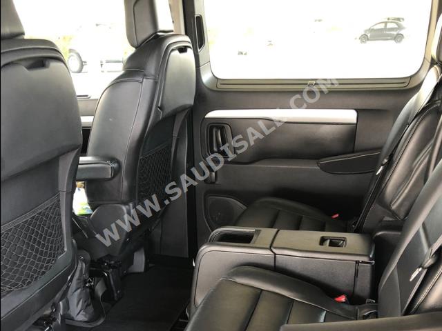 2018 بيجو ترافلر