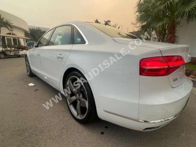 2016 اودي اي 8 ال 50 تي اف اس اي