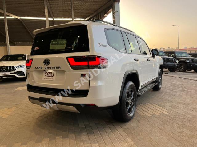 2022 Toyota Land Cruiser GR sport