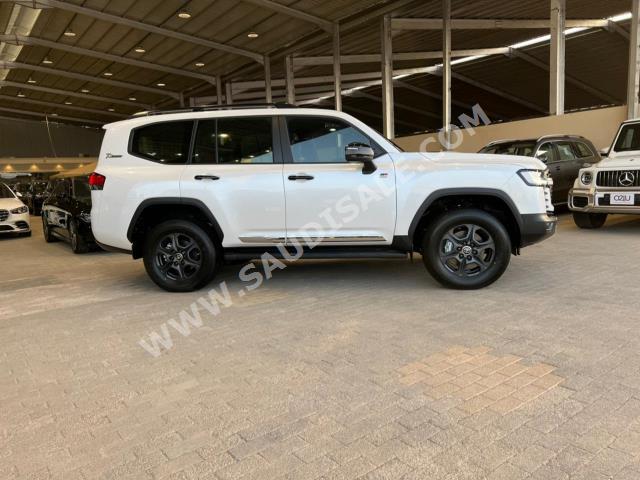 2022 Toyota Land Cruiser GR sport