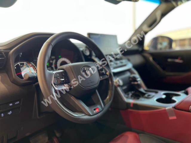 2022 Toyota Land Cruiser GR sport