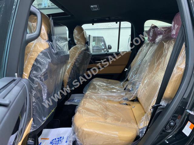 2023 لكزس إل إكس 600