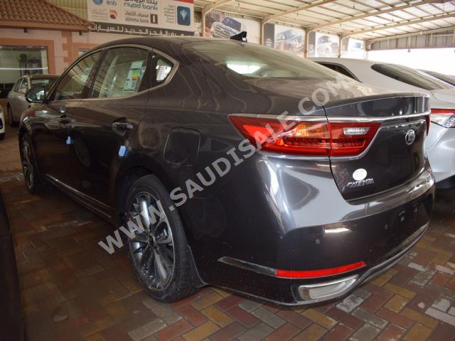 2018 كيا كادينزا