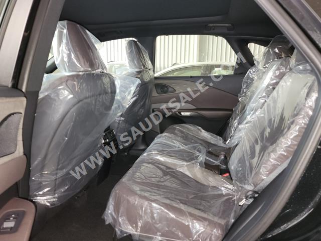 2024 لكزس أر إكس 350