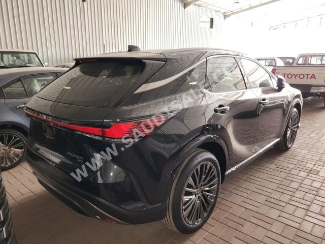 2024 لكزس أر إكس 350